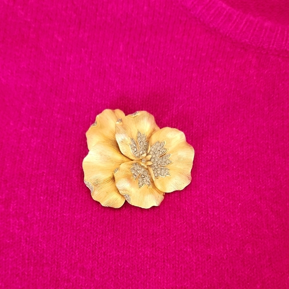 Crown Trifari Gold and Rhinestones Floral Brooch - Picture 3 of 4